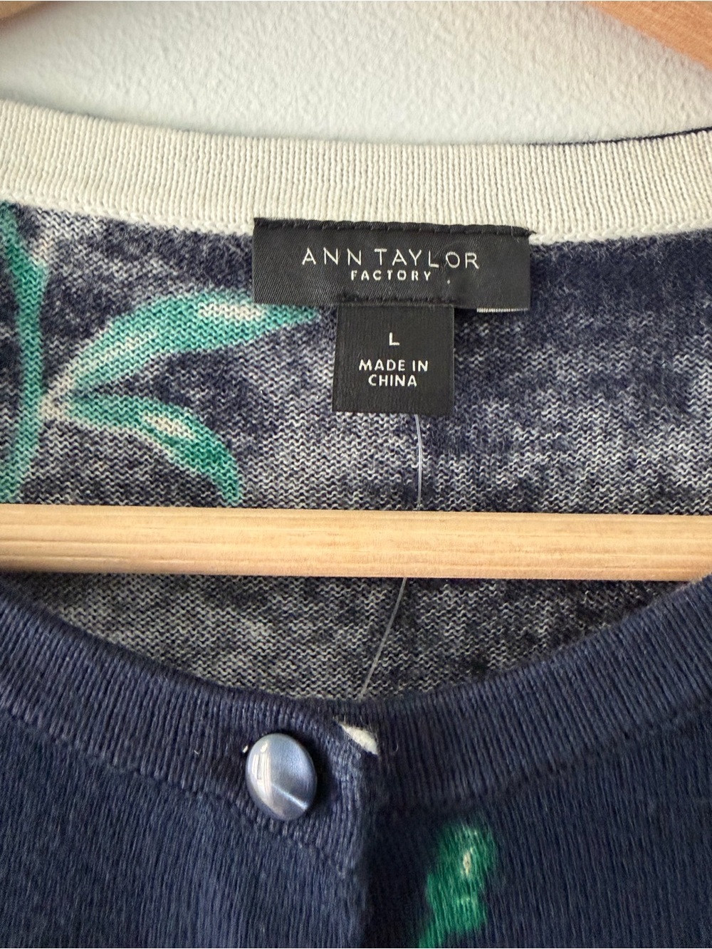🆕 NWOT Ann Taylor Factory L Navy Blue Floral Cardigan Sweater 100% Cotton - Picture 5 of 9